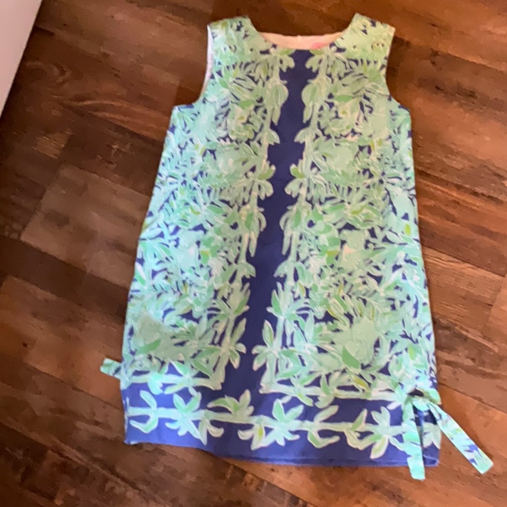 This blue and green Lily Pulitzer dress is A size 8 in girls.